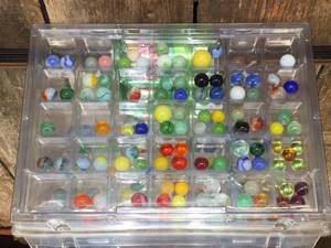 lot 22 image: Collection of Older Marbles - Variety SizesStyles