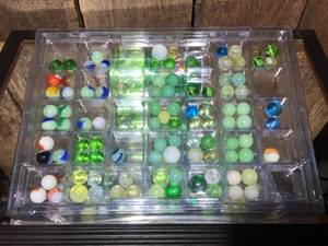 lot 25 image: Collection of Older Marbles - Variety SizesStyles