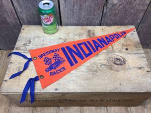 lot 27 image: Vintage Indianapolis Speedway Races Felt Pennant