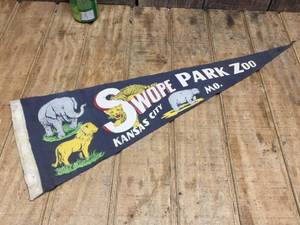 lot 30 image: Vintage Swope-Park Zoo Souvenir Felt Pennant