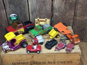 lot 44 image: Vintage Variety Metal Toys