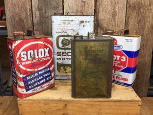 lot 54 image: 4 Vintage FluidOil Cans