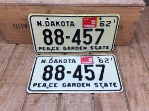 lot 60 image: Vintage Pair 1962 N. Dakota License Plates