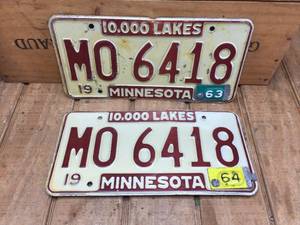 lot 61 image: Vintage Pair 1962 MN License Plates