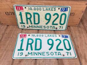 lot 62 image: Vintage Pair 1971 MN License Plates