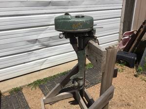 lot 70 image: Vintage ELGIN 1 14 HP Outboard Boat Motor - Workable