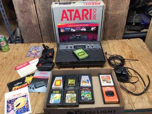 lot 78 image: Classic Vintage ATARI 2600 in Box with Games