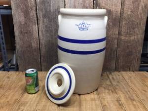 lot 120 image: Vintage 5 Gallon Crown Tall CrockChurn with Lid
