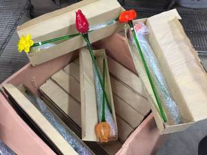 lot 125 image: Large Box Art Glass Flowers