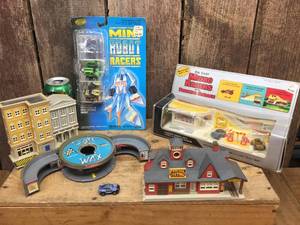 lot 144 image: Group Micro Machines - Sets - Buildings - Robots