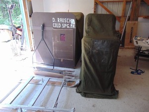 Mixed Lot of Portable Spear House and Fishing House with Detachable Towing Skis