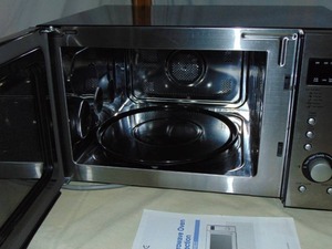 Daewoo Microwave Oven - Model WM1010CC