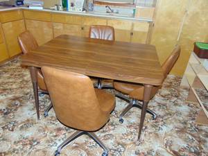 Kitchen Table with 4 Chairs