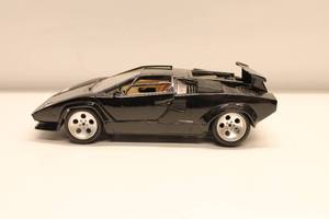 lot 7 image: 1988 Burago Lamborghini Countach diecast model