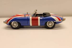 lot 1-9 image: Austin Powers Jaguar E Type Large 118 Shaguar Swinger 10 By RC2 Rare 2004