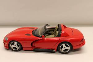 lot 14 image: Dodge Viper RT