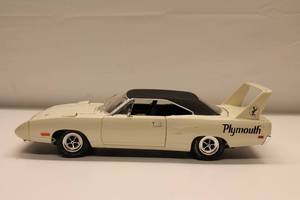 lot 17 image: 1970 Plymouth Road Runner Superbird