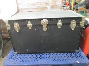 lot 2 image: Large trunk with handles...