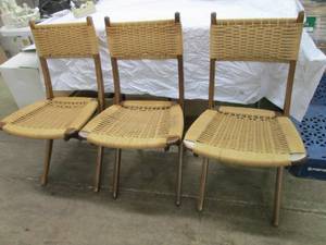 lot 3 image: 3 woven folding chairs...