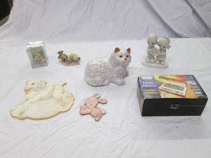 lot 15 image: Smalls, decor and a stamp kit...
