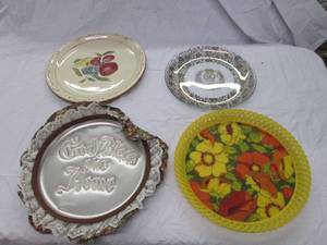lot 17 image: Large tray, dinner plates and decor...