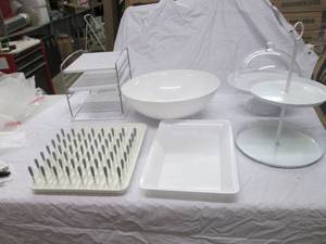 lot 28 image: Cake displays, dish drying rack, bo...