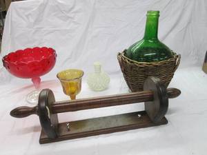 lot 38 image: Misc decor...