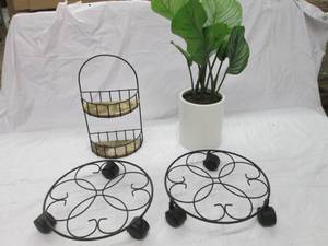 lot 40 image: Artificial plant, mini shelf and 2 ...