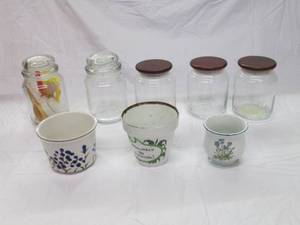 lot 47 image: Jars and ceramics...
