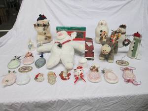 lot 62 image: Christmas decor...