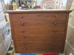 lot 69 image: Solid vintage 6 drawer dresser...