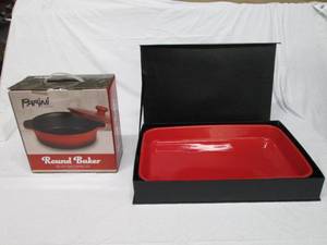 lot 116 image: Parini round baker and cake pan...