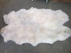lot 279 image: Large fur rug leather bottom 65x38...
