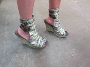 lot 354 image: Womens Mukluk browngreen wedges Si...