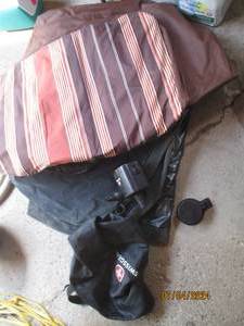 lot 38 image: Inflatable air mattresses with battery operated pump