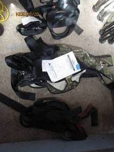 lot 41 image: Gorilla tree stand deluxe vest climbing harness plus additional climbing gear