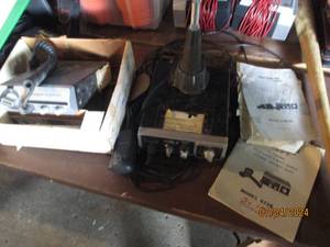 lot 52 image: Hy-range III 23-channel models 672B & 672B-PR solid state 5-watt mobile citizens two-way radios with magnetic antenna and external speakers