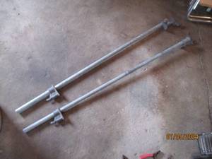 lot 58 image: Set of (2) 4ft woodworking pipe clamps