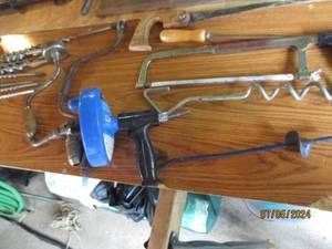 lot 59 image: Manual drain auger, hand saws, vintage speed outs and more