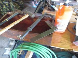 lot 63 image: Vintage Wood toolbox with small sledgehammer, framing hammer, level, nail puller and 1-gallon hug of fast orange hand cleaner