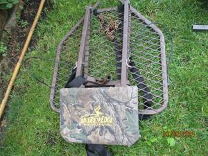 lot 66 image: Rivers Edge metal frame hunters tree stand with padded sat