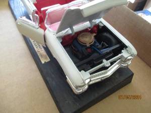 lot 16 image: Die cast model Maisto 1959 Cadillac Eldorado Biarritz replica car with moving parts