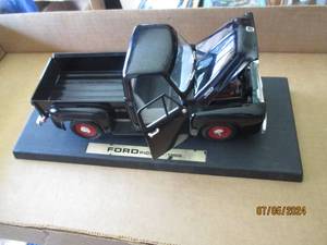 lot 15 image: Die cast model 1953 Ford pick-up replica truck