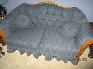 lot 2 image: Blue Button back tufted Upholstered 2-cushion loveseat with accent pillows