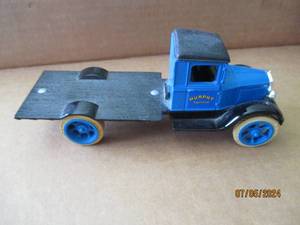 lot 93 image: Ertl Die cast replica 1931 Hawkeye Flatbed with Murphy Implement advertisement