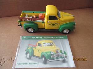 lot 96 image: Ertl Die cast replica of 1947 Studebaker crate truck with John Deere advertisement and removable autumn decor pieces