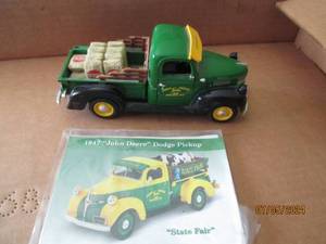 lot 98 image: Ertl Die cast replica of 1947 John Deere Dodge pick-up with removable Seed bags