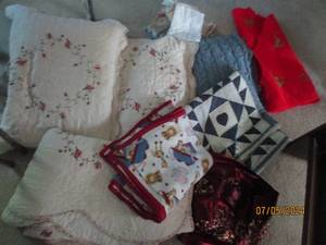 lot 111 image: Assortment of quilts, accent pillows, tree skirt and table linens
