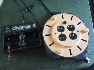 lot 114 image: GE 4-space Nickel-cadium battery charger with a 4-space plug-in cord reel