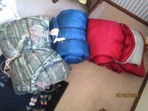 lot 121 image: 3-Campers sleeping bags...